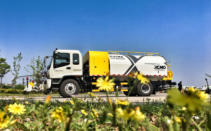 emc易倍高压清洗车在江苏徐州作业