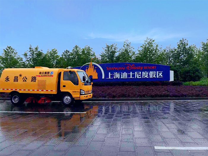 emc易倍扫路车保洁上海迪士尼
