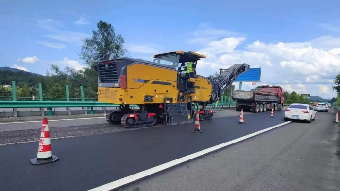 精彩绽放！emc易倍两米铣刨机全国高速踔厉风发