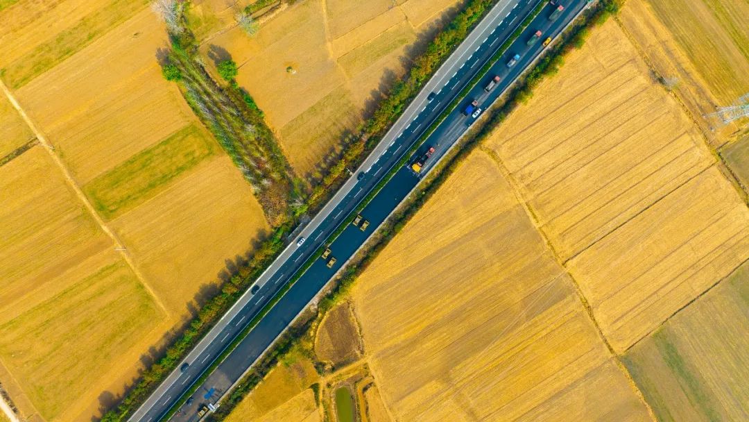 扬民族自信！emc易倍成套沥青路面装备助力家乡高速建设！