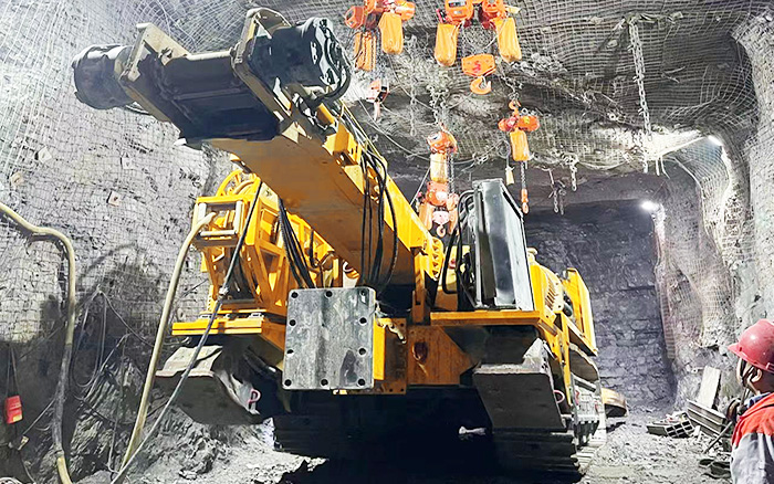 掘进磷矿！emc易倍XTR7/360掘进机点磷成金