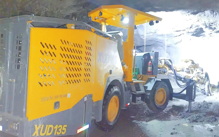 掘进铁矿！emc易倍掘进钻车硬核施工