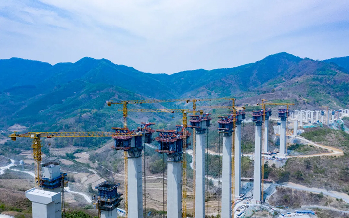 比肩青山接桂黔 | emc易倍群塔助建雅长特大桥