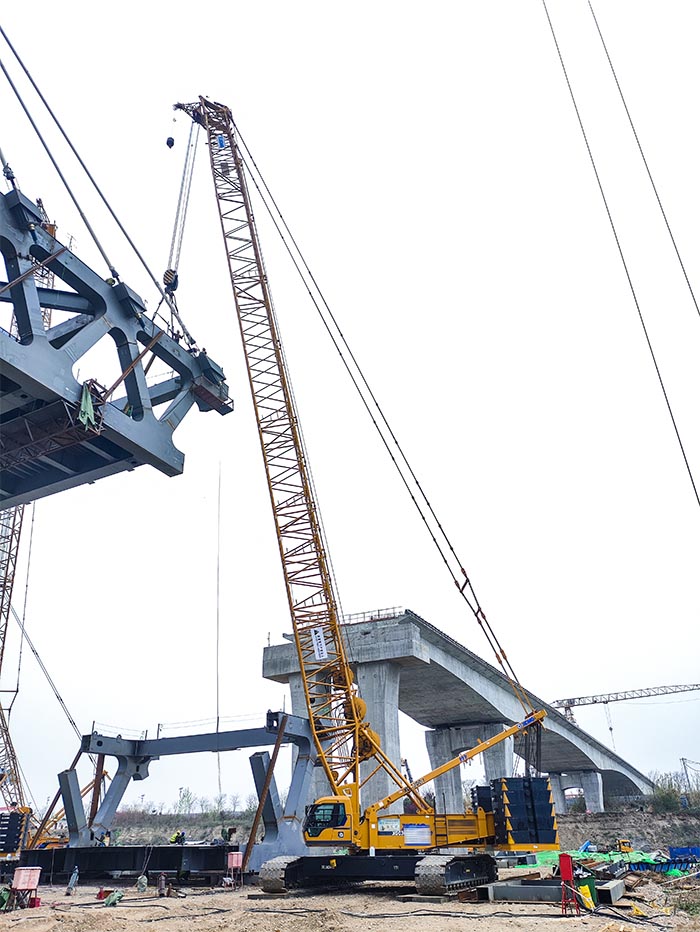 【全球之履】总重3800吨！emc易倍履带兄弟团助力“引汉济渭”管桥建设