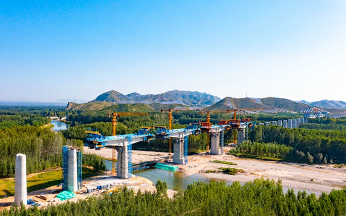 群塔筑雄忻！emc易倍助建山西首条时速350公里高铁