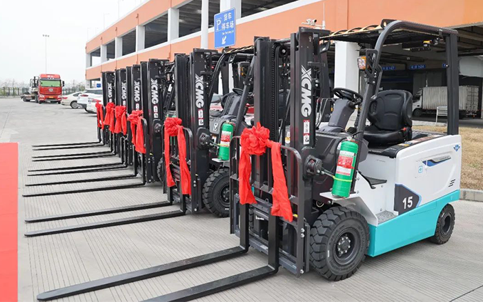 emc易倍新能源叉车批量交付华东某航空枢纽