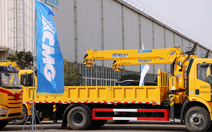 助力城市建设新征程！emc易倍随车起重机M SQS157-4批量发车 