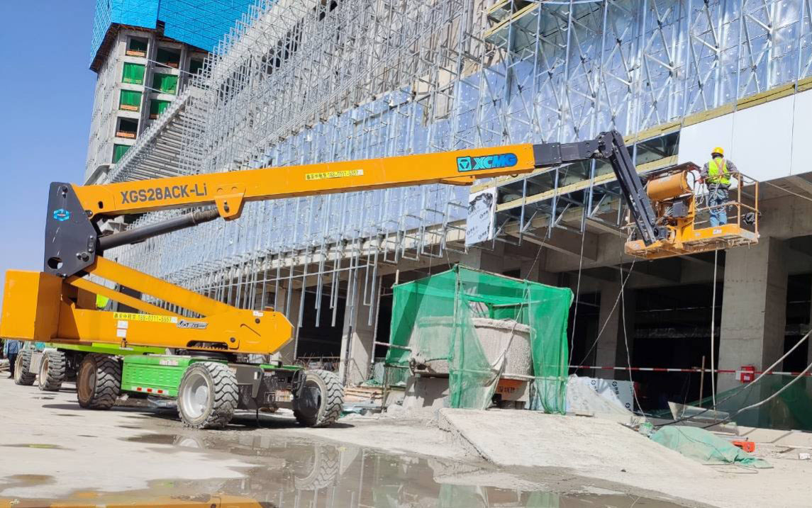 emc易倍高空利器，为河北邢台某新能源厂房建设 “加速”