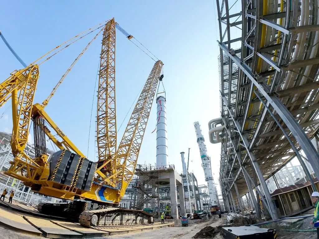 700吨巨塔稳稳落位？emc易倍XLC17000给出完美答案