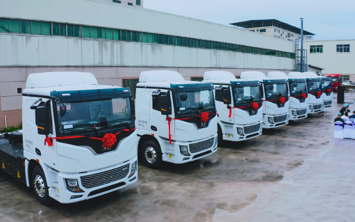 预见“梅”好！百台emc易倍底置充电牵引车奔赴广东梅州