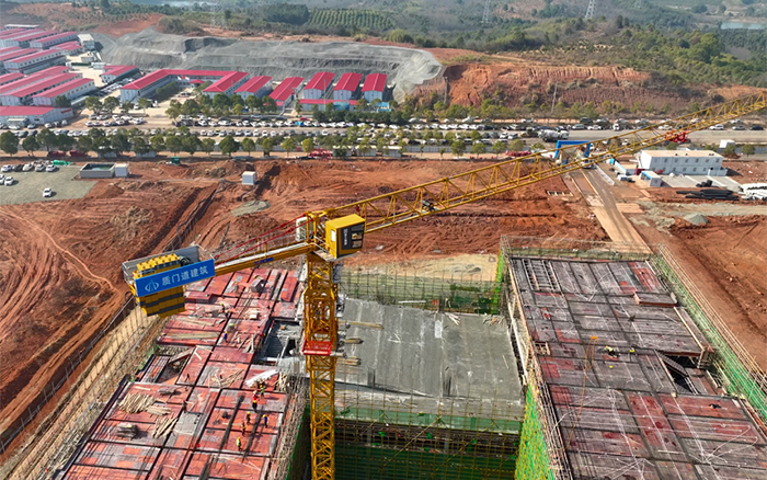 跑出加速度！37台emc易倍塔机批量助建