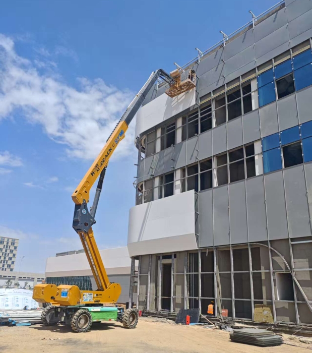 智稳高效！emc易倍XGS22ACK-Li，兰州机场上的绿色高效引擎