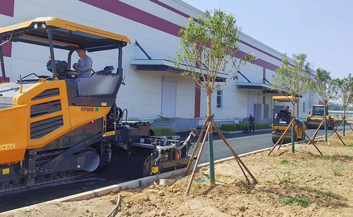 RP905：摊铺机界的“六边形战士”