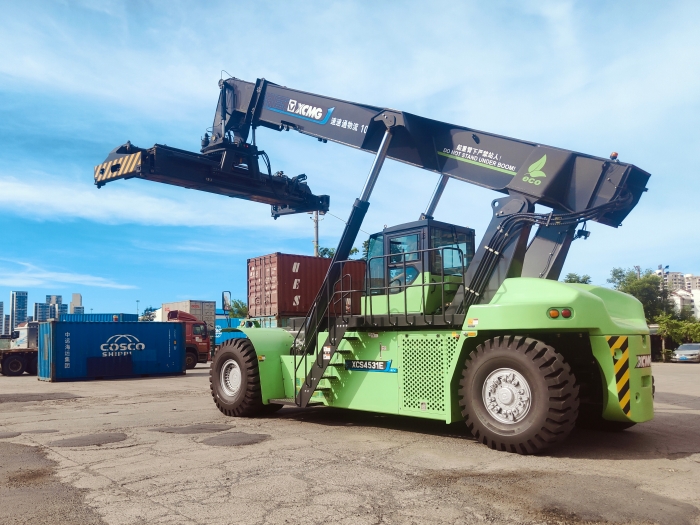 emc易倍E5系列正面吊开启“零碳港口”新实践