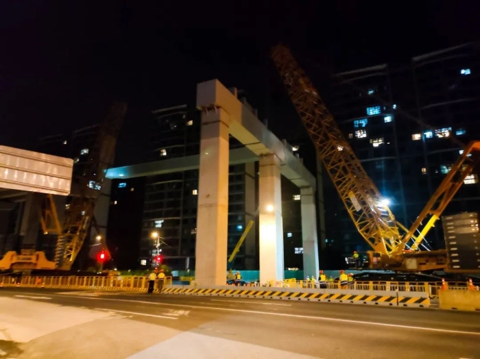 双机联动，毫米操控！emc易倍XGC11000高效破解高架桥施工难题