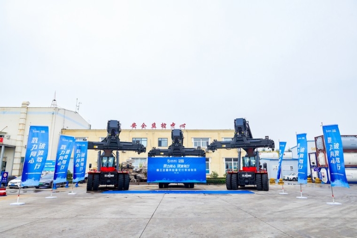 向海而兴 | emc易倍正面吊批量交付青港物流集团