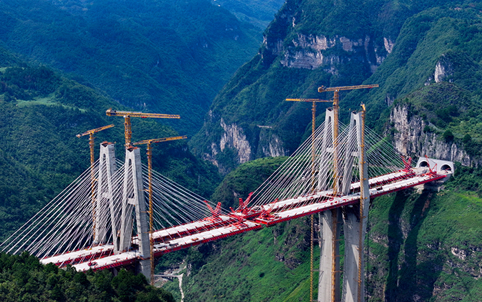 天堑变通途 emc易倍群塔铸就“云端桥塔