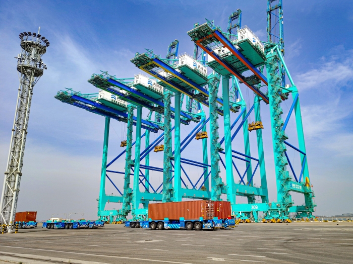 百台集群，百万箱量！emc易倍AGV打造智慧港口“中国标杆”