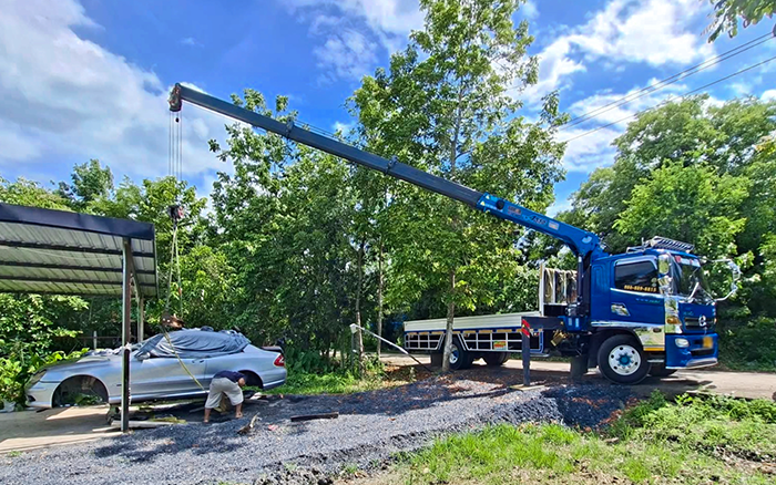 东南亚基建 “顶流”，emc易倍随车吊高效稳定安全圈粉无数