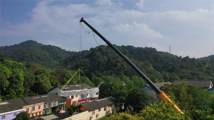 46米跨距吊3天！emc易倍G2代四桥130吨“闯入”影视圈！