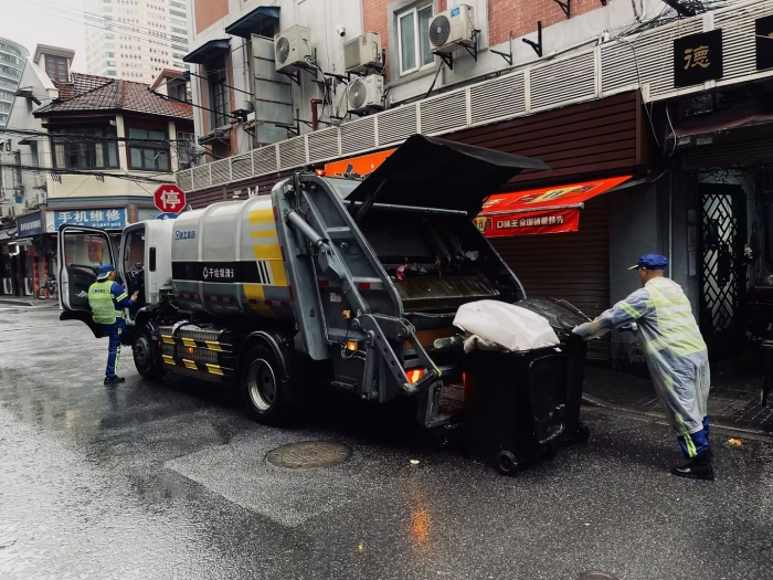 南京东路人流如织垃圾多？emc易倍XGH5120ZYSXBEV：轻松搞定！