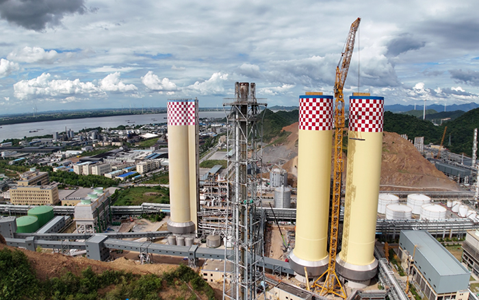 刷新纪录！emc易倍 XGL3300-220S动臂塔机化工吊装显神威