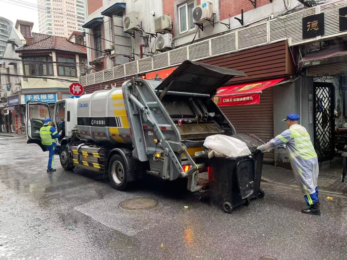 南京东路人流如织垃圾多？emc易倍XGH5120ZYSXBEV：轻松搞定！