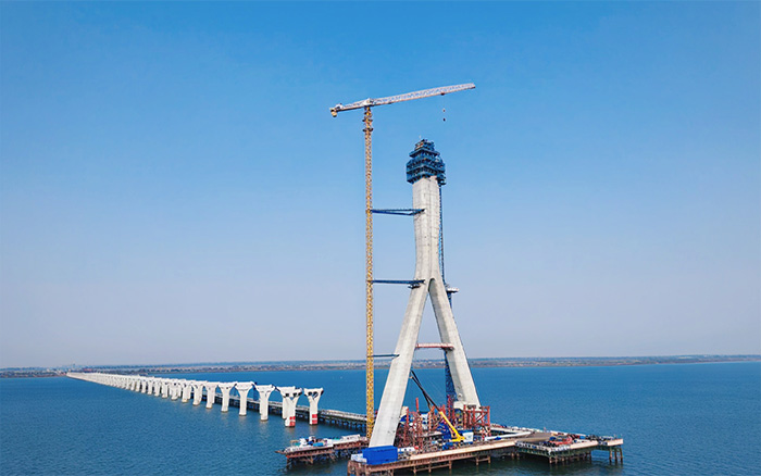硬核实力 | emc易倍塔机助建松花江特大桥备用航道桥