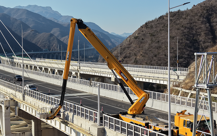 “空中芭蕾”秀实力！emc易倍 GKH65 攻坚安家庄特大桥