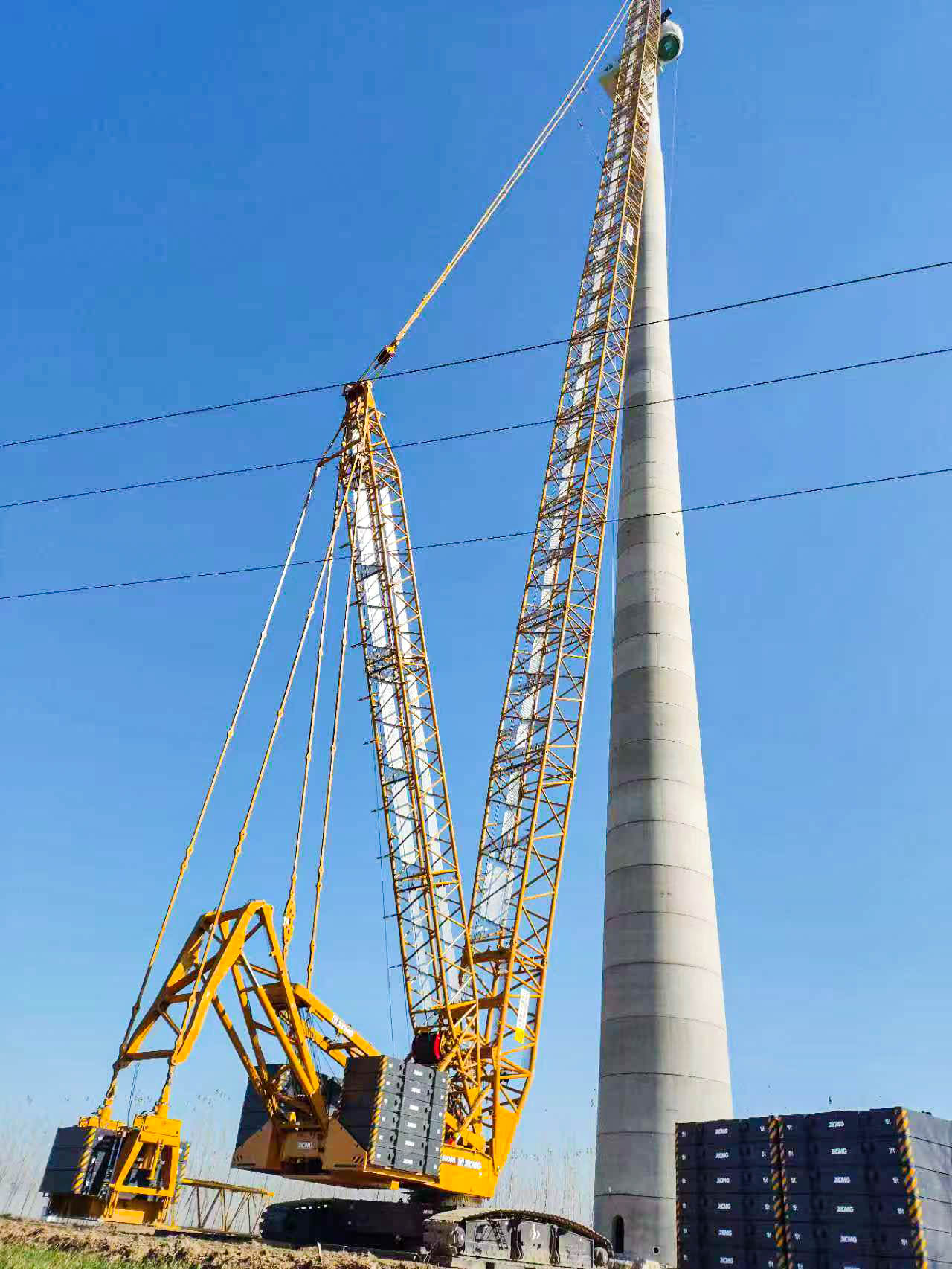 160米高空精准“搭积木”：emc易倍XLC15000M分体吊装6.25兆瓦风机全纪录